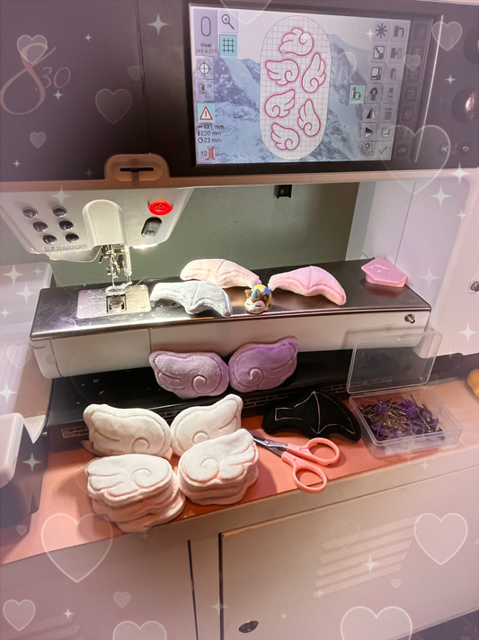 embroidered wing ♡ hair clips