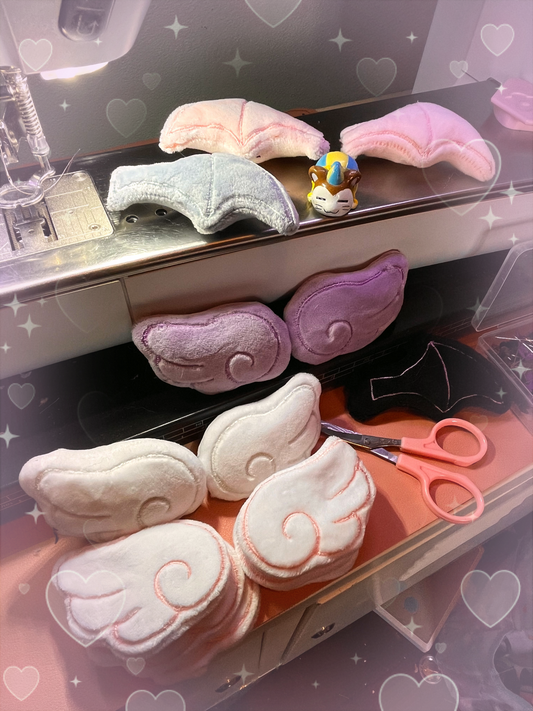 embroidered wing ♡ hair clips