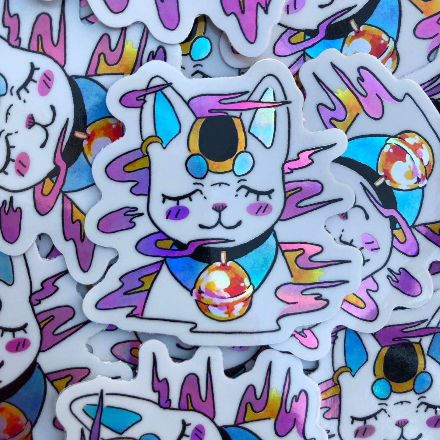 holo lucky cat ✦ sticker
